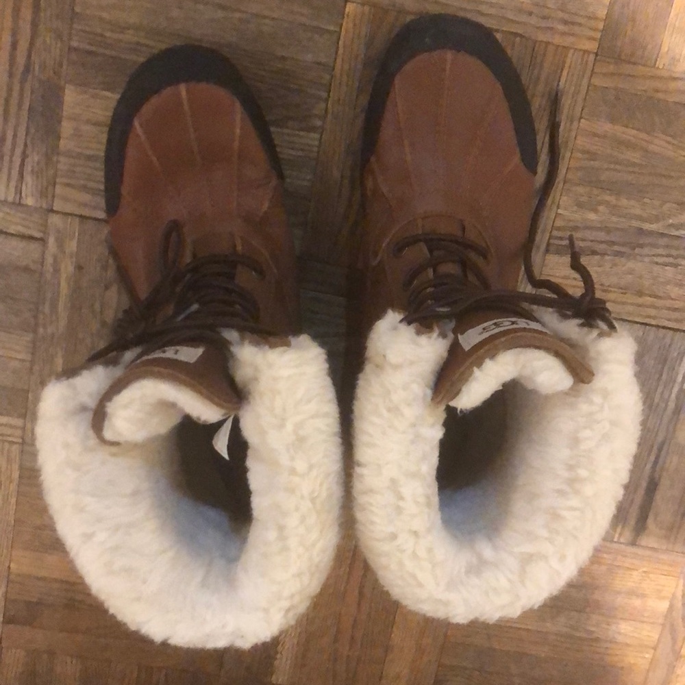 Men’s UGG Adirondack Winter Boots - worn in good condition!